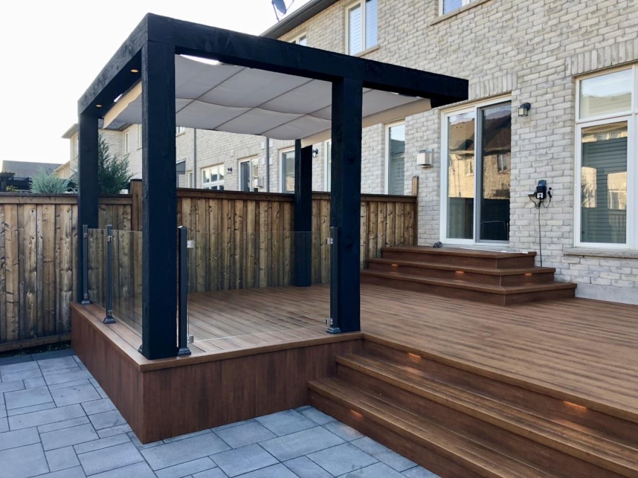 Royal Decks and Landscapes Deck Lighting Services